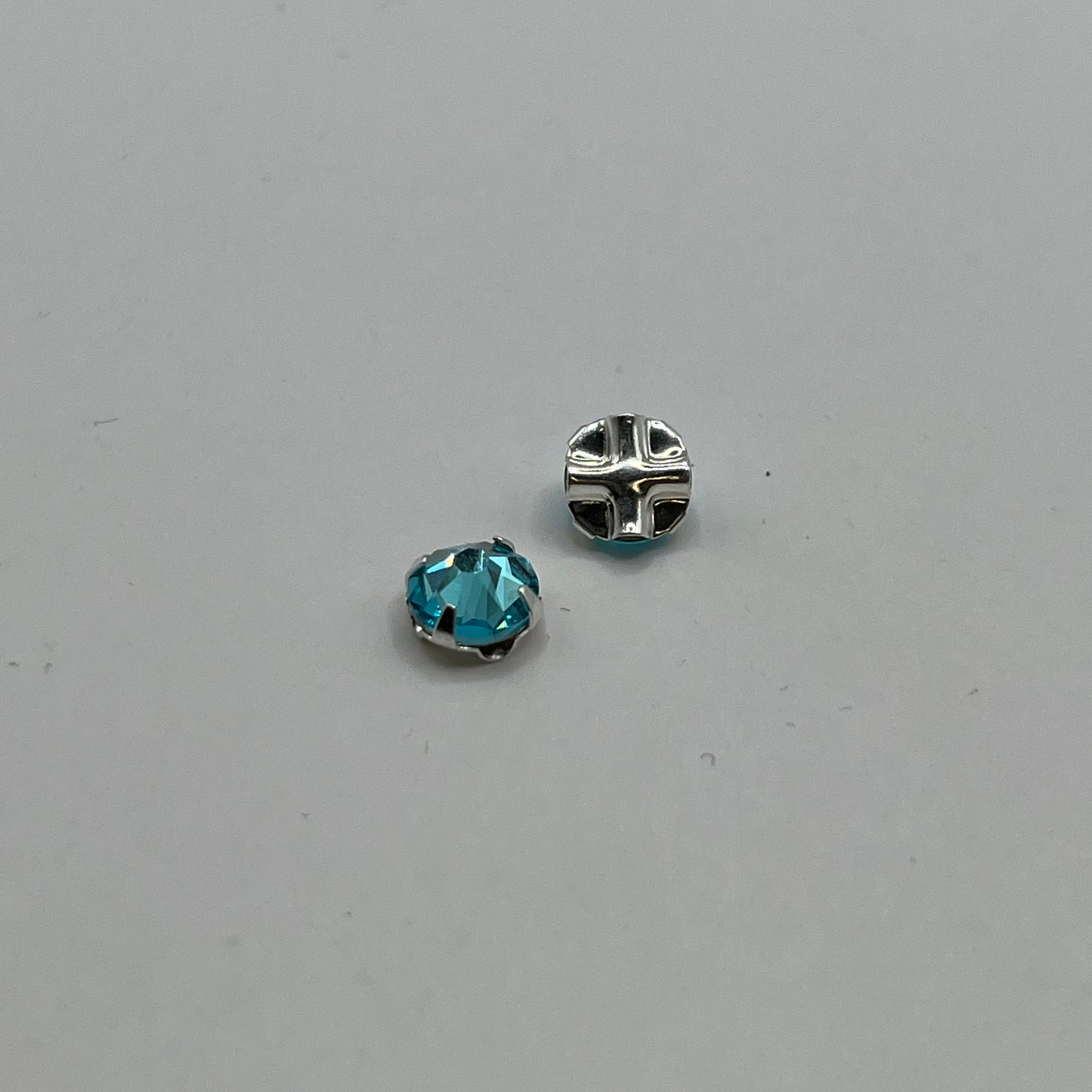 Swarovski 6MM Sew-On Rose Montees A53103 30SS - Light Turquoise (8pcs)