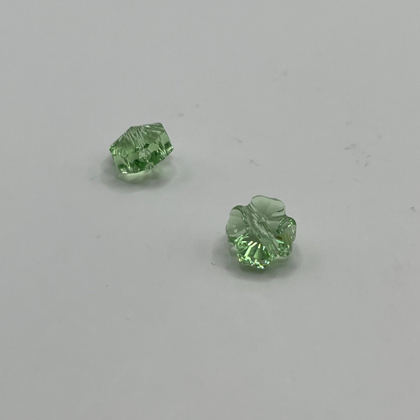 Swarovski 8MM Clover - Peridot (2pcs)