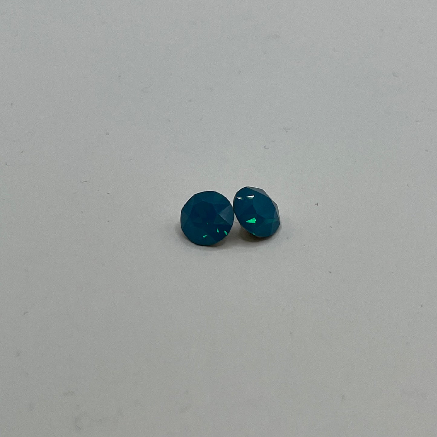 Swarovski 8MM Xirius Chaton A1088 - Caribbean Blue Opal (4pcs)