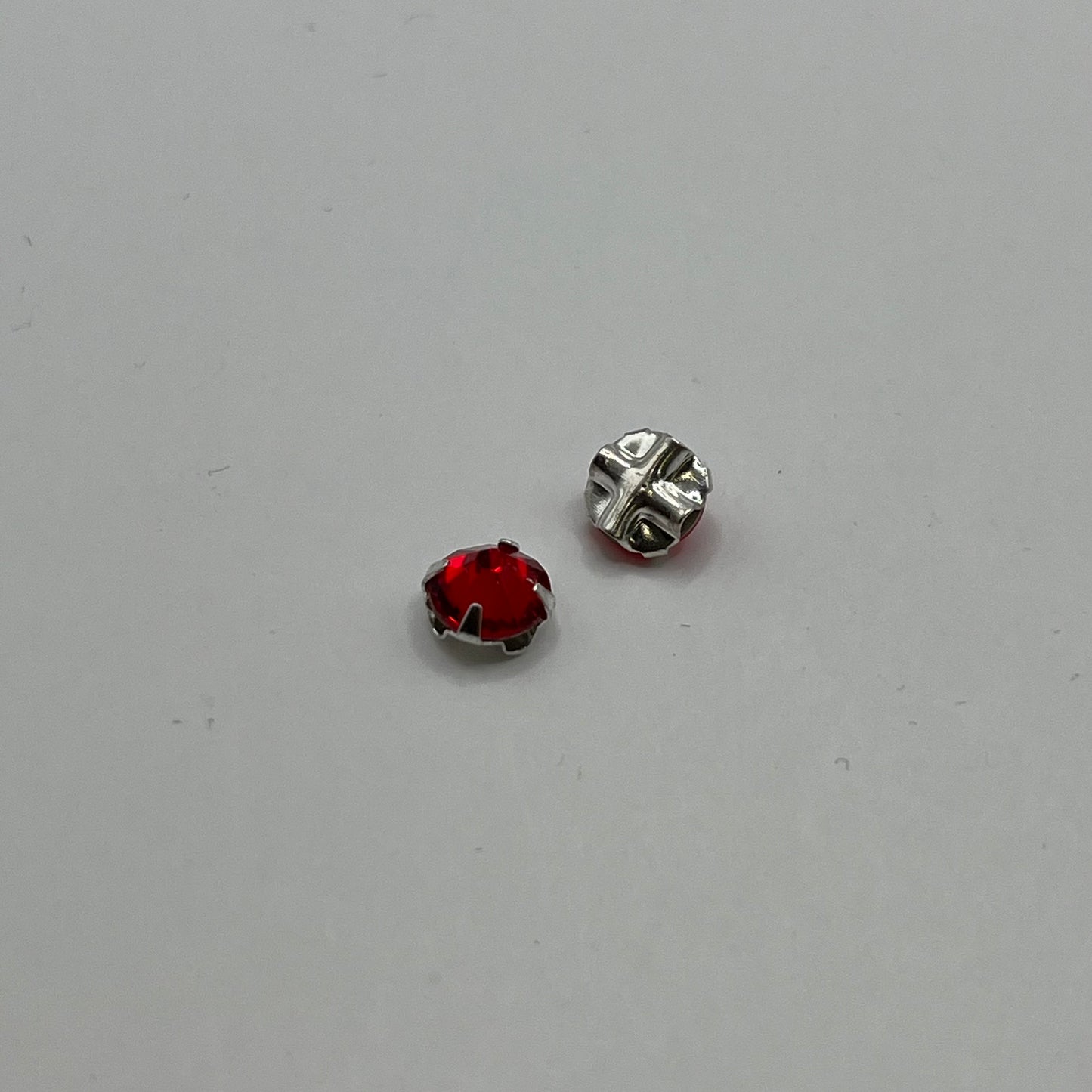 Swarovski Sew-On 6MM Rose Montees A53103 30ss - Light Siam (8pcs)