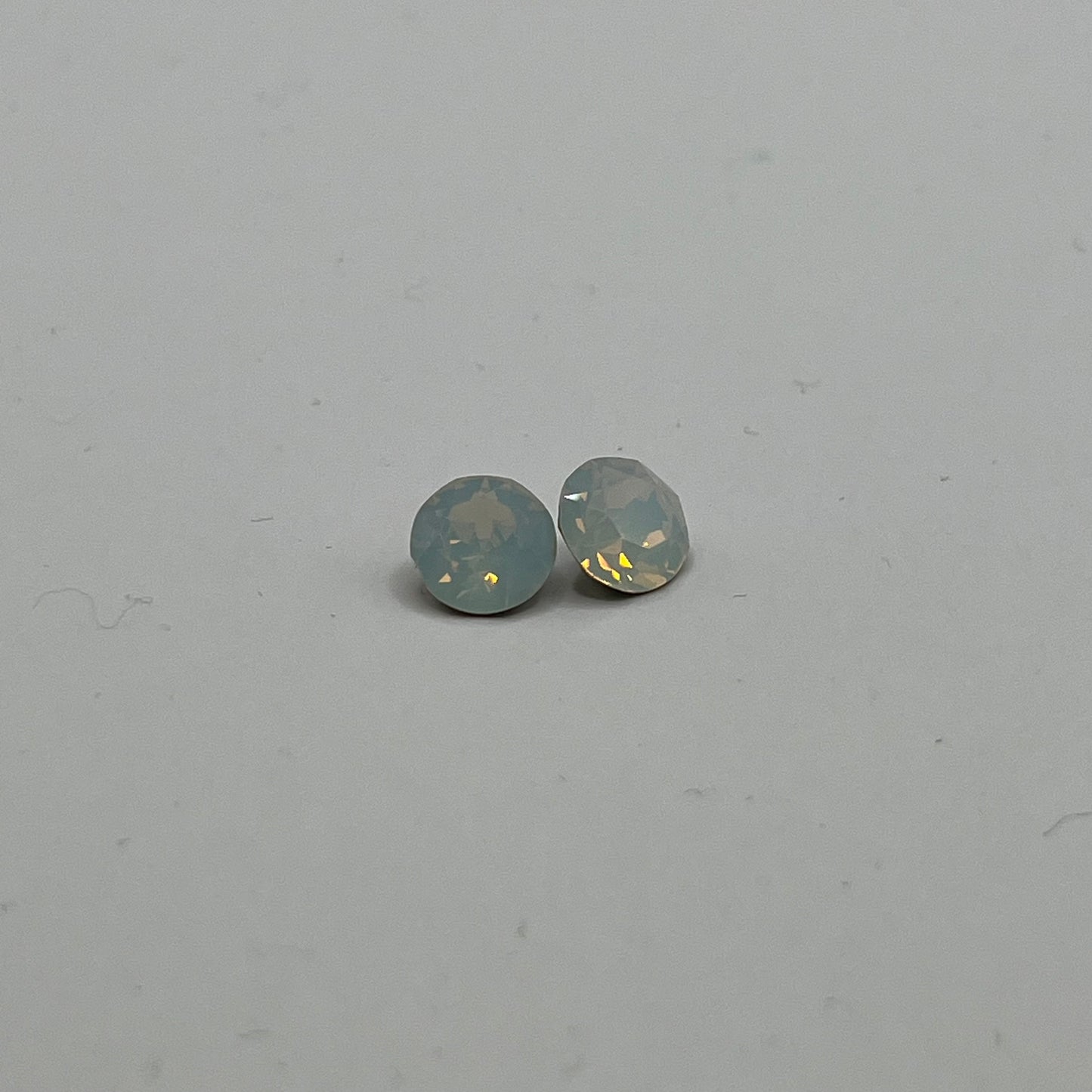 Swarovski 8MM Xirius Chaton A1088 - White Opal (4pcs)