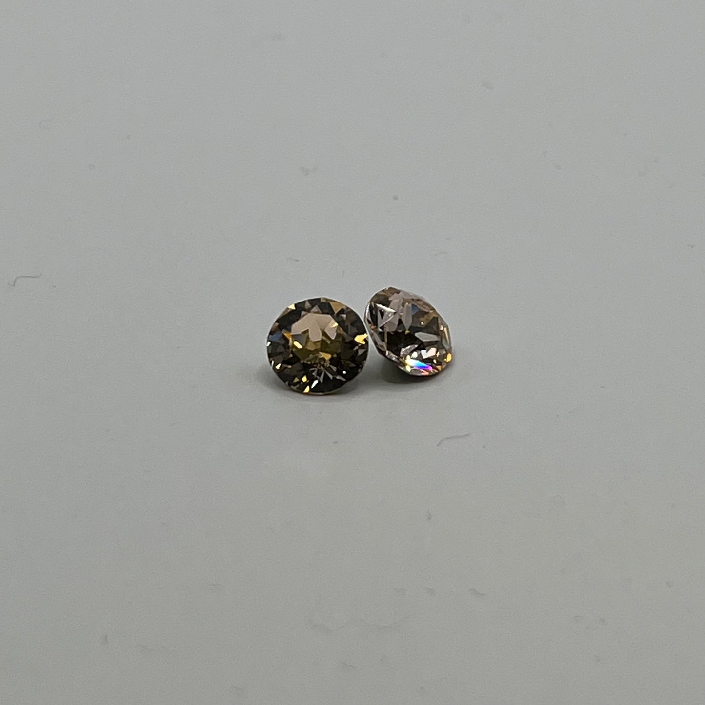 Austrian Crystal 8MM Chaton A1088 - Silk (4pcs)