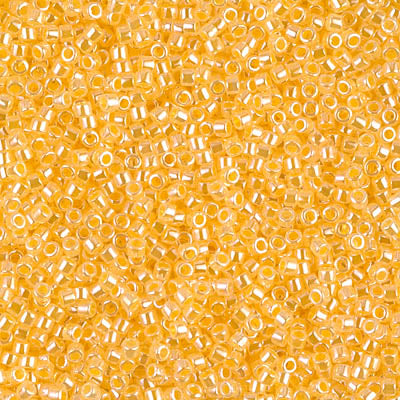 DB0233 - Lined Crystal / Yellow Luster - 11/0