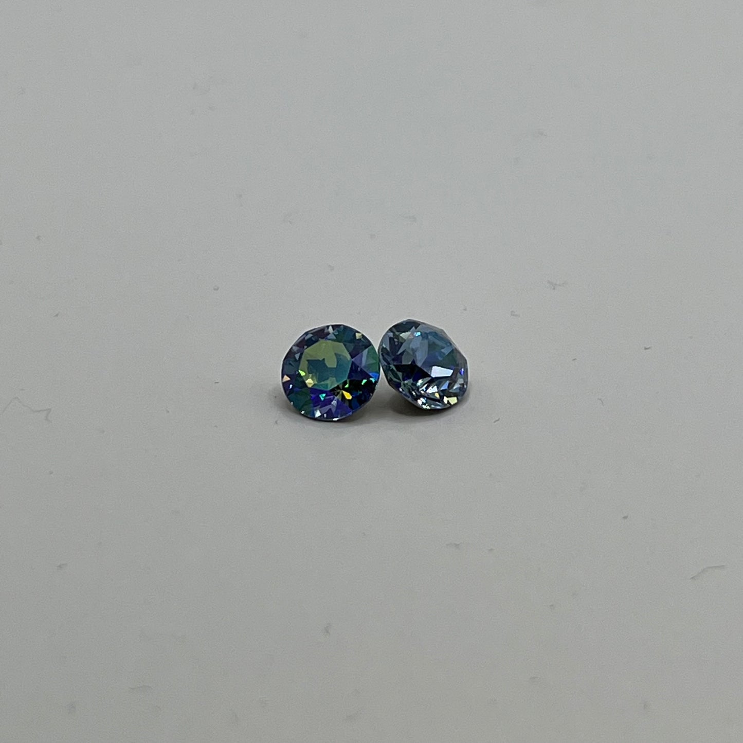 Swarovski 8MM Chaton A1088 - Light Sapphire / Glacier Blue (4pcs)