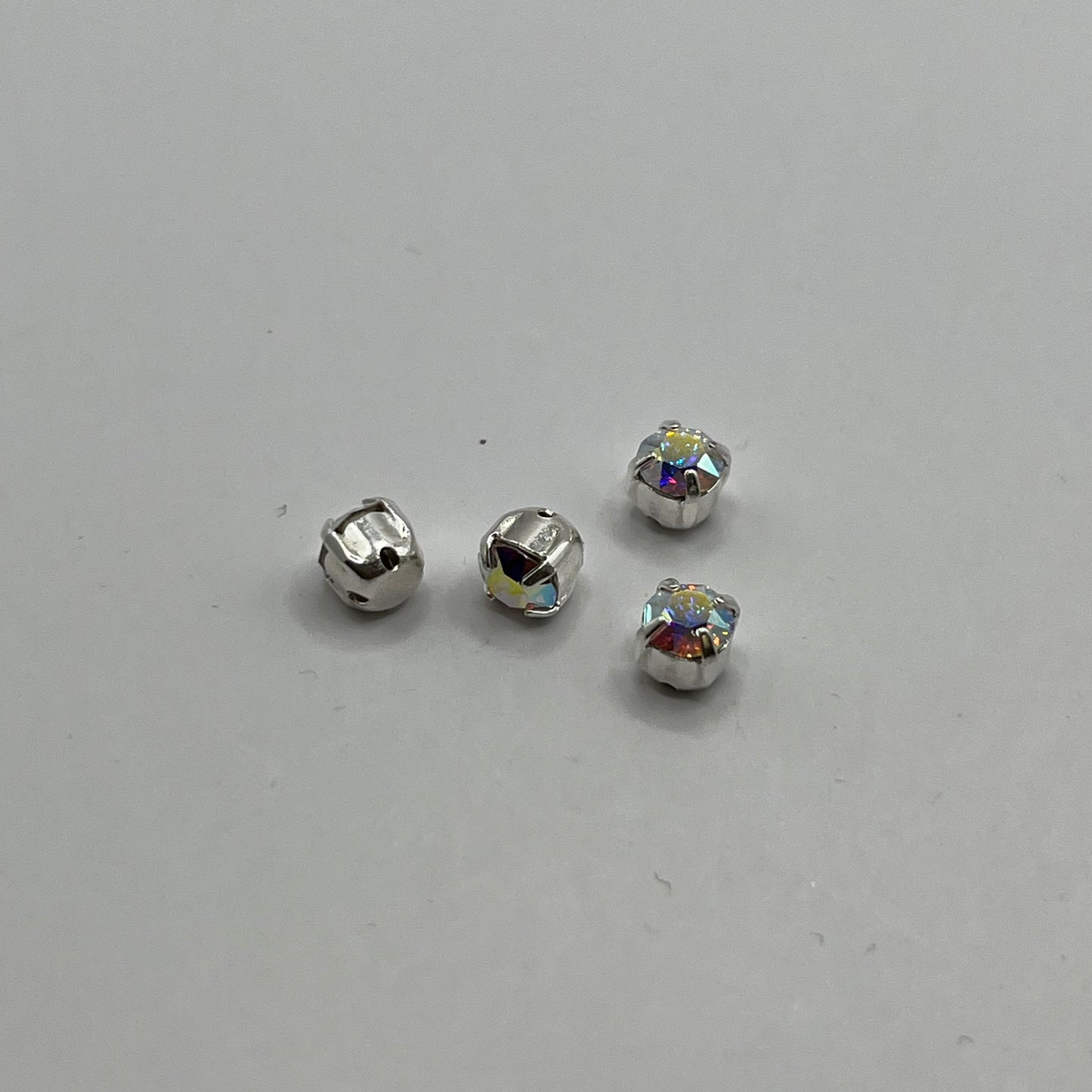 Swarovski 4MM Chaton Sew On Montee 18SS - Crystal AB (8pcs)