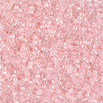DB0234 - Lined Crystal / Pale Salmon - 11/0