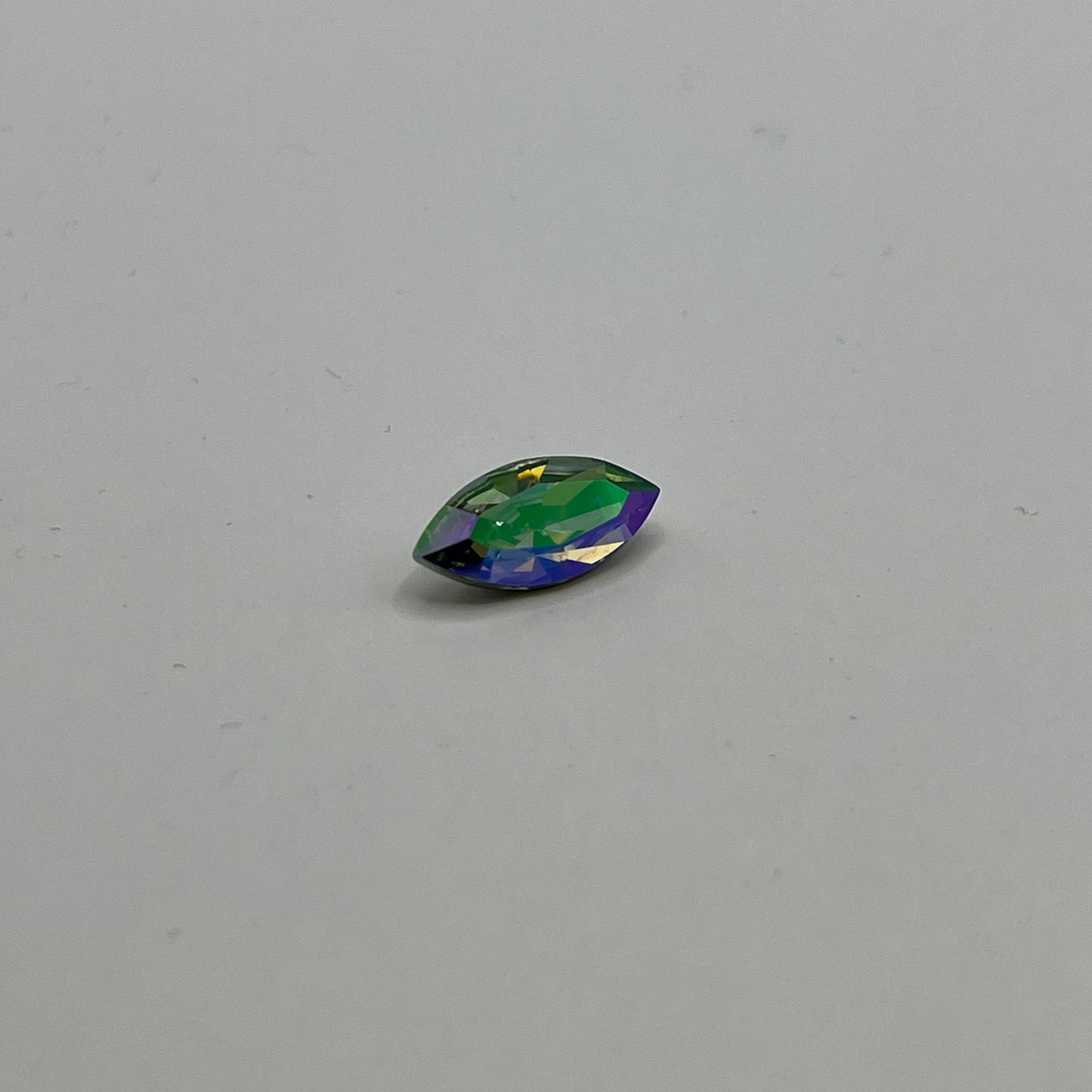 Swarovski 15x7MM Navette A4228 - Crystal Paradise Shine