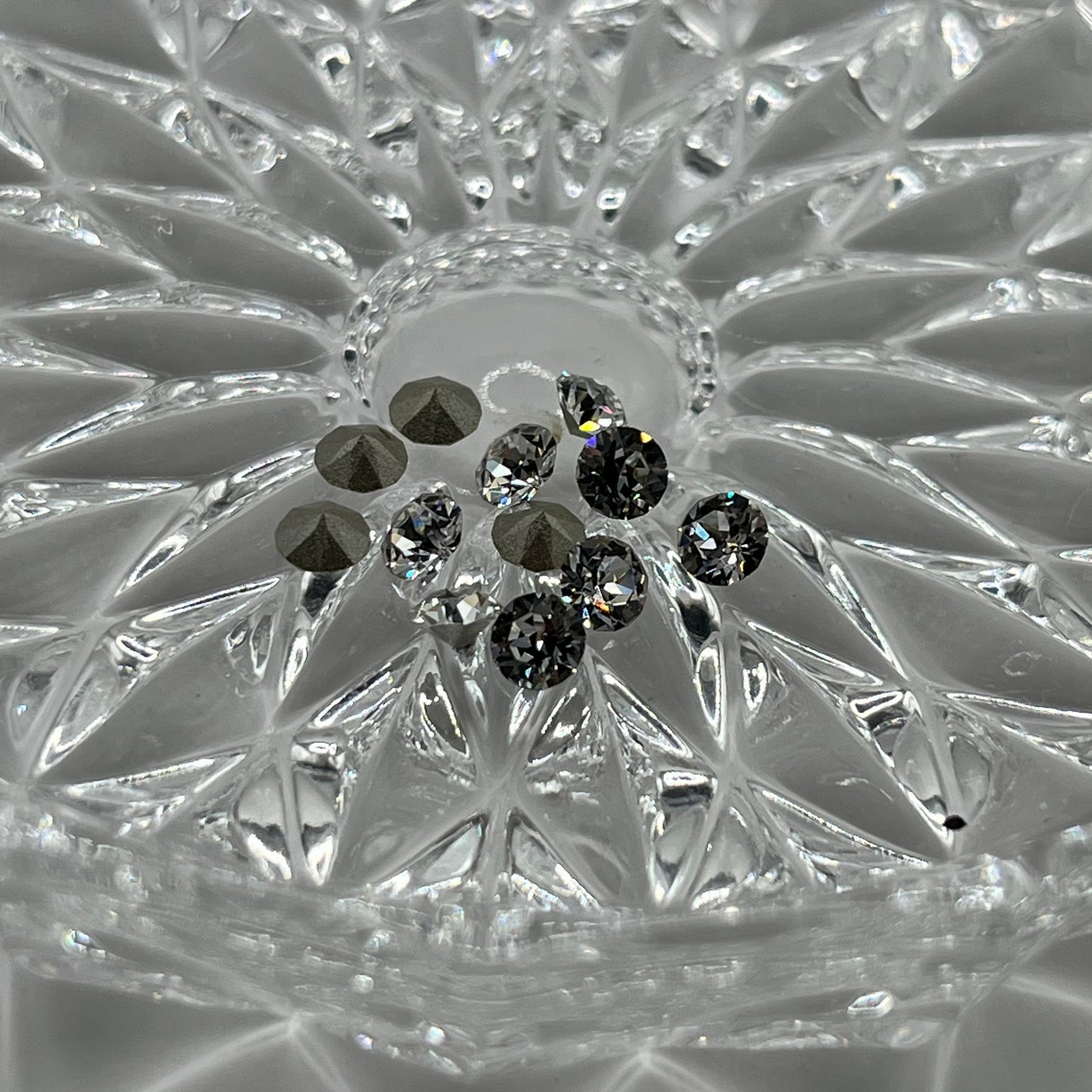 Swarovski 4MM Xirius Chaton A1088 SS19 - Crystal (12pcs)