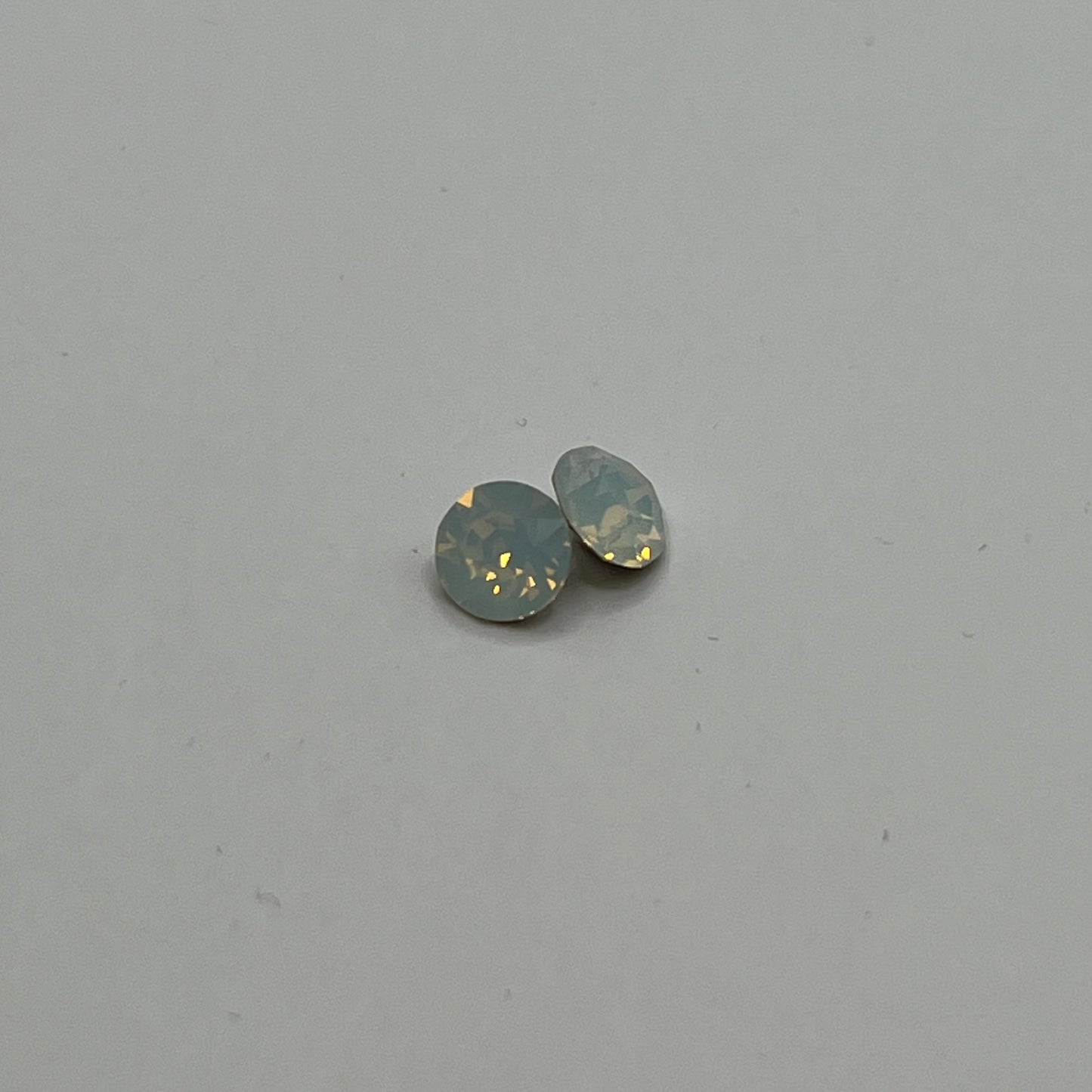 Swarovski 6MM Xirius Chaton A1088 - White Opal (4pcs)