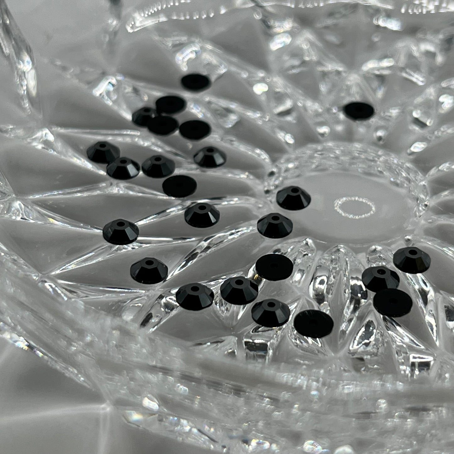 Swarovski 4MM Lochrosen A3128 - Jet Hematite (24pcs)
