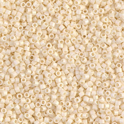 DB0883 - Matte Opaque Cream AB - 11/0