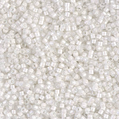 DB0066 - Lined White AB - 11/0