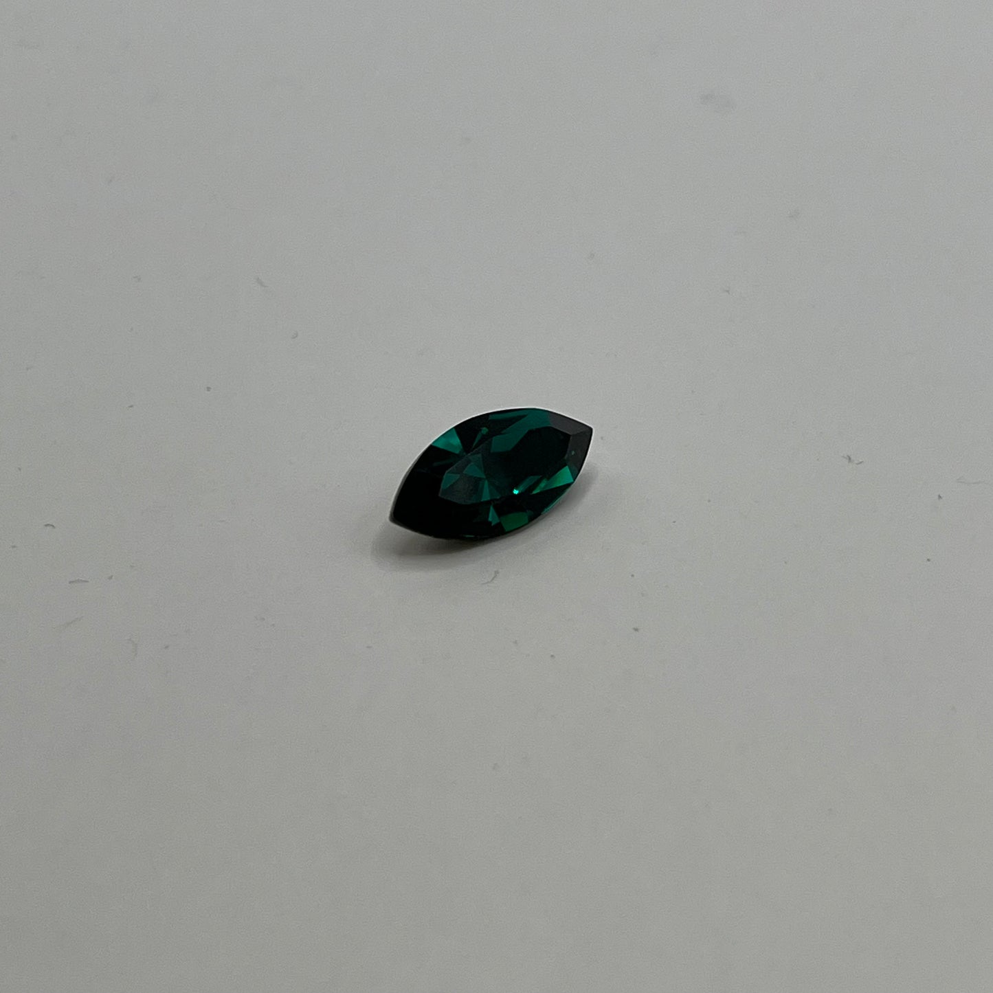 Swarovski 15x7MM Navette A4228 - Emerald