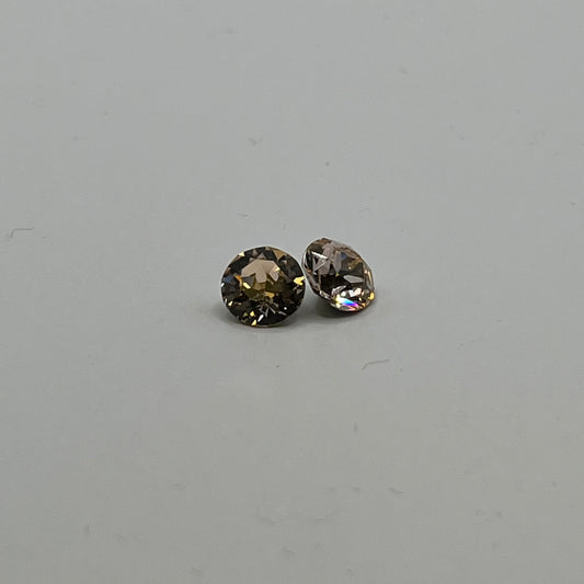 Austrian Crystal 8MM Chaton A1088 - Silk (4pcs)