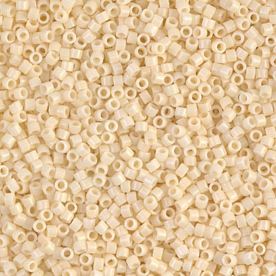 DB0732 - Opaque Cream - 11/0
